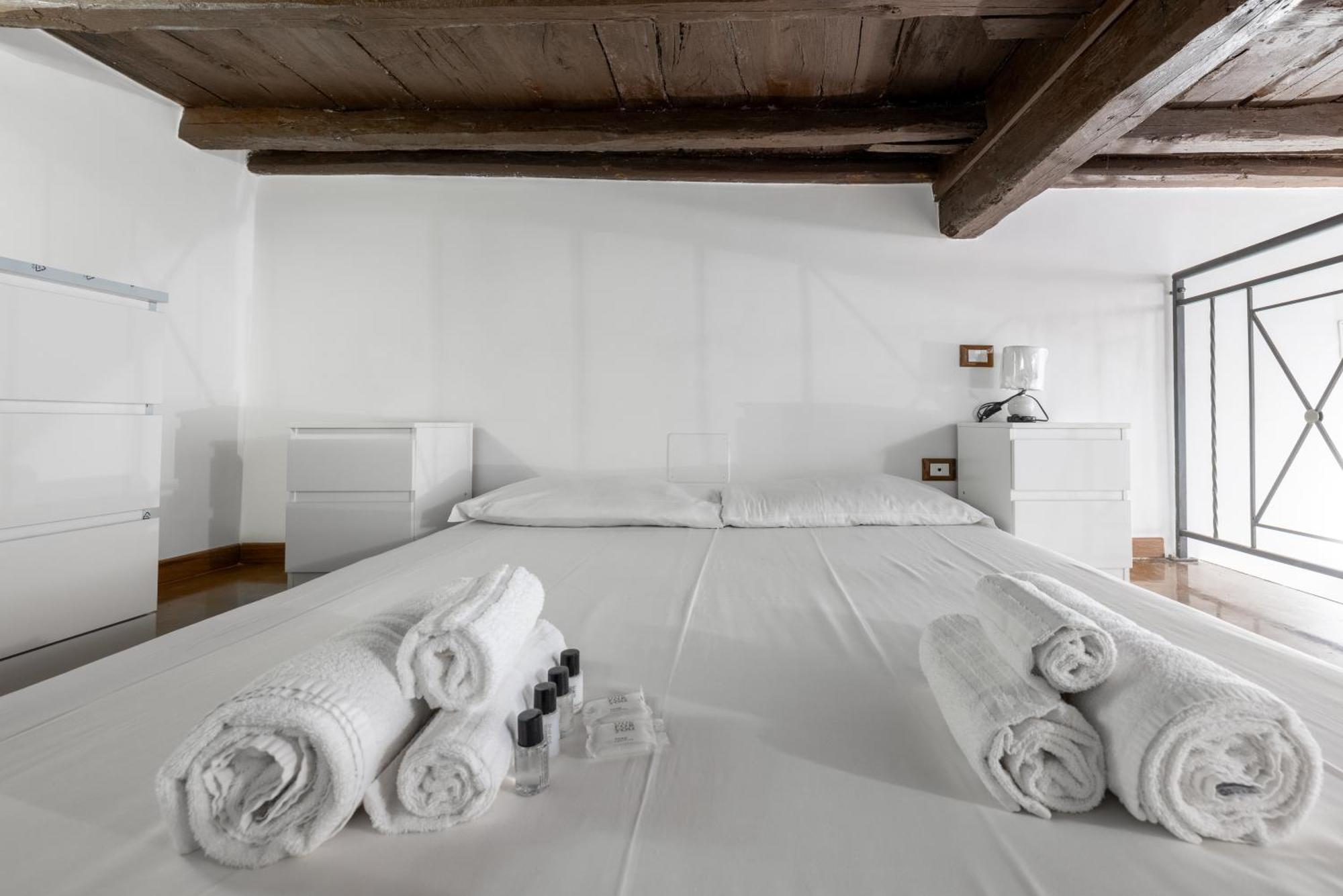 Lovely Studio Apartment - Capocci Roma Exterior foto